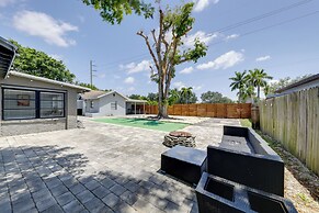 3 Mi to Beach & Boardwalk: Hollywood Spa House