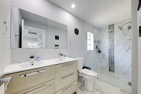 3 Mi to Beach & Boardwalk: Hollywood Spa House