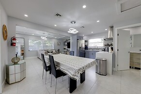 3 Mi to Beach & Boardwalk: Hollywood Spa House