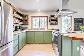 Steps to Crystal River: Hideaway w/ Mountain Views