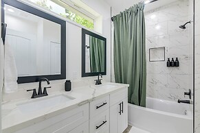 6 Mi to Dtwn Houston: Family-friendly Home w/ Yard