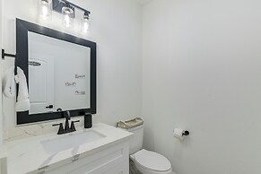 6 Mi to Dtwn Houston: Family-friendly Home w/ Yard