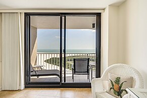Beachfront Marco Island Condo w/ Stunning Views