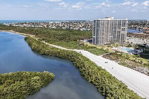 Beachfront Marco Island Condo w/ Stunning Views