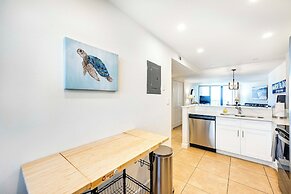 Beachfront Marco Island Condo w/ Stunning Views