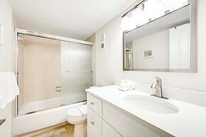 Beachfront Marco Island Condo w/ Stunning Views