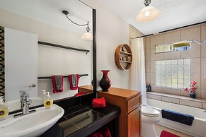 2 Mi to Hana Hwy: Haiku Home w/ Ocean Views!