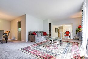 2 Mi to Dtwn: Spacious Home in Cary w/ Deck