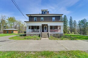 9 Mi to New River Gorge: Spacious Retreat w/ Porch
