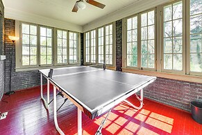 9 Mi to New River Gorge: Spacious Retreat w/ Porch