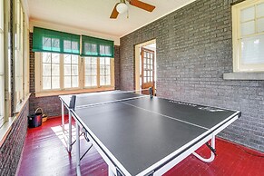 9 Mi to New River Gorge: Spacious Retreat w/ Porch