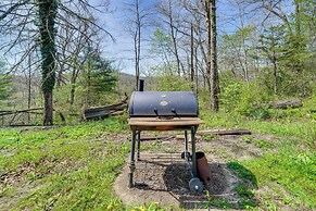 9 Mi to New River Gorge: Spacious Retreat w/ Porch
