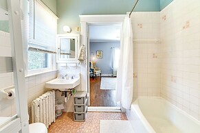 9 Mi to New River Gorge: Spacious Retreat w/ Porch