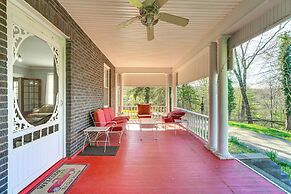 9 Mi to New River Gorge: Spacious Retreat w/ Porch
