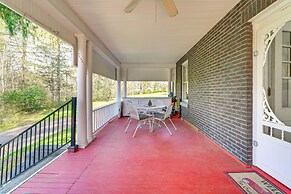 9 Mi to New River Gorge: Spacious Retreat w/ Porch