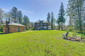 9 Mi to New River Gorge: Spacious Retreat w/ Porch