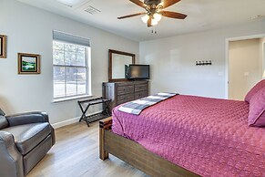 Walk to Dtwn Show Low: Townhome w/ Balcony