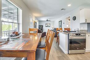 Walk to Dtwn Show Low: Townhome w/ Balcony