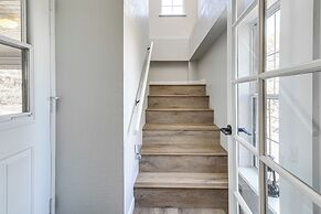 Walk to Dtwn Show Low: Townhome w/ Balcony