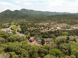 Family Getaway: 'foxwood Cottage' in Star Valley!