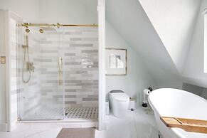 Family Getaway: 'foxwood Cottage' in Star Valley!