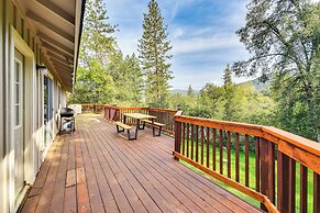 Sierra Serenity: Scenic Mtn Escape w/ Game Room