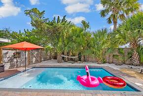 Heated Pool Mini Golf Walk to Beach Beach Gear