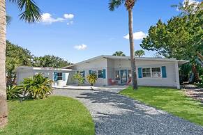 Heated Pool Mini Golf Walk to Beach Beach Gear