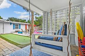 Heated Pool Mini Golf Walk to Beach Beach Gear