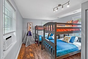 Heated Pool Mini Golf Walk to Beach Beach Gear