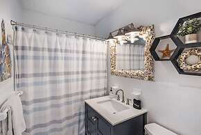 Heated Pool Mini Golf Walk to Beach Beach Gear