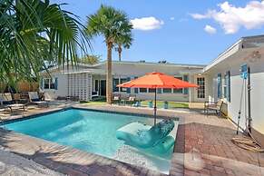 Heated Pool Mini Golf Walk to Beach Beach Gear