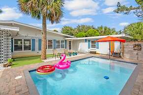 Heated Pool Mini Golf Walk to Beach Beach Gear