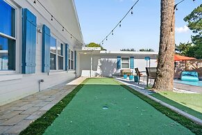 Heated Pool Mini Golf Walk to Beach Beach Gear