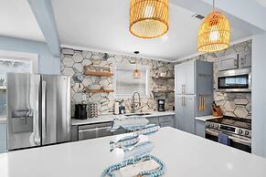 Heated Pool Mini Golf Walk to Beach Beach Gear