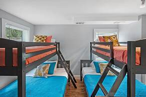 Heated Pool Mini Golf Walk to Beach Beach Gear