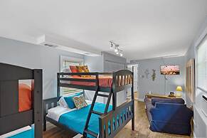 Heated Pool Mini Golf Walk to Beach Beach Gear