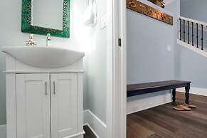 Downtown St Augustine Steps to Ice Plant Upscale