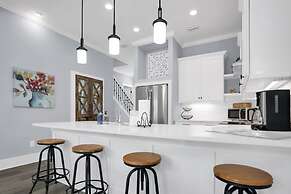 Downtown St Augustine Steps to Ice Plant Upscale