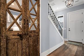 Downtown St Augustine Steps to Ice Plant Upscale