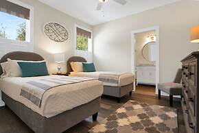 Downtown St Augustine Steps to Ice Plant Upscale