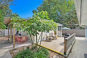 Just North of Downtown Fenced Yard BBQ Patio