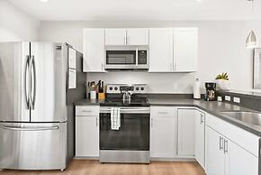 Just North of Downtown Fenced Yard BBQ Patio