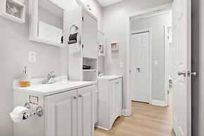 Just North of Downtown Fenced Yard BBQ Patio