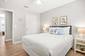 Just North of Downtown Fenced Yard BBQ Patio