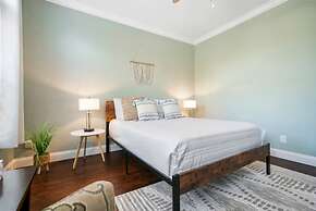 Heated Pool Beach Patio Lounge Near Downtown