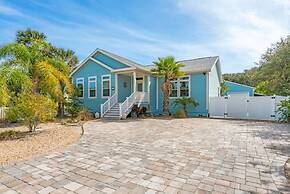 Heated Pool Beach Patio Lounge Near Downtown