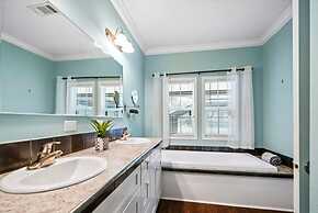 Heated Pool Beach Patio Lounge Near Downtown