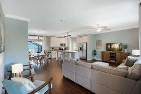 Heated Pool Beach Patio Lounge Near Downtown