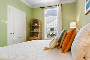 Heated Pool Beach Patio Lounge Near Downtown